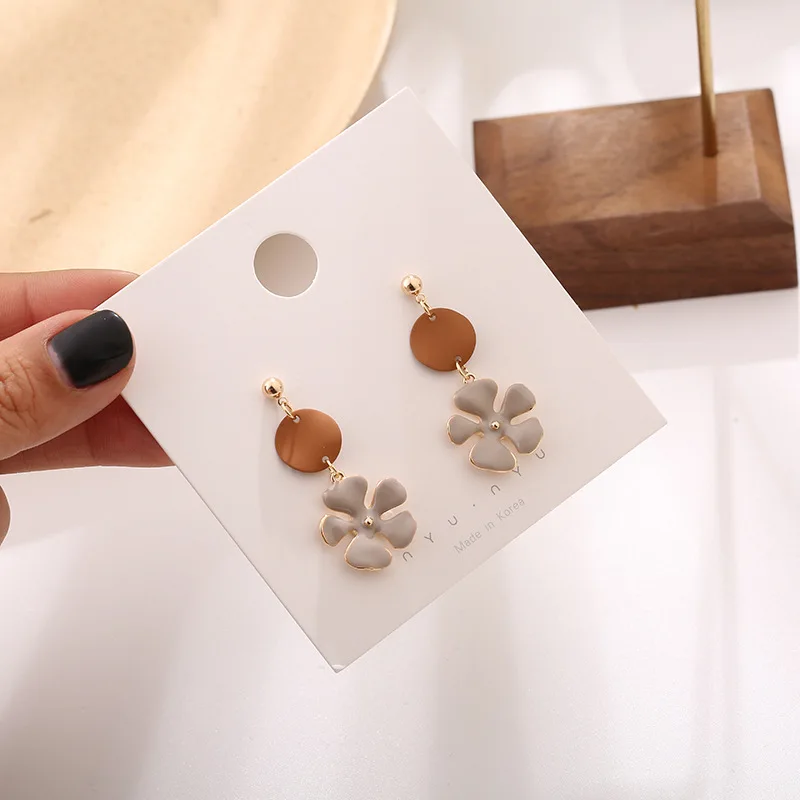 

Vintage Enamel Flower Drop Earrings For Women Fashion Temperament Matte Round Drop Earring Engagement Jewelry Gift