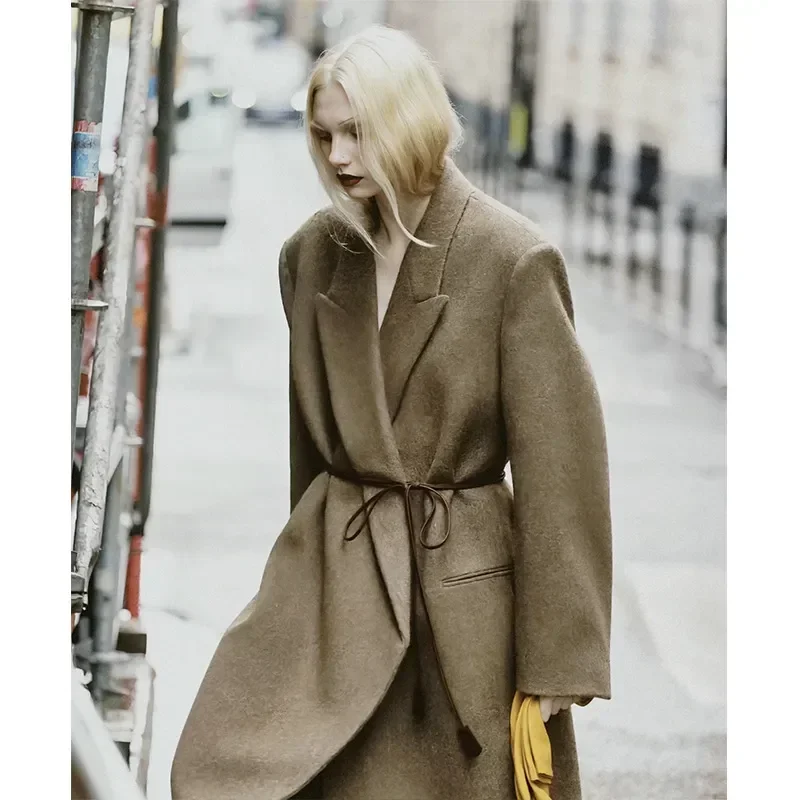 Женское шерстяное пальто в минималистском стиле Th * R0