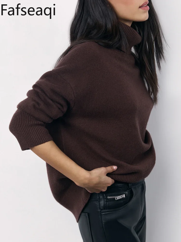 Женский свитер оверсайз однотонный вязаный пуловер с высоким воротником и