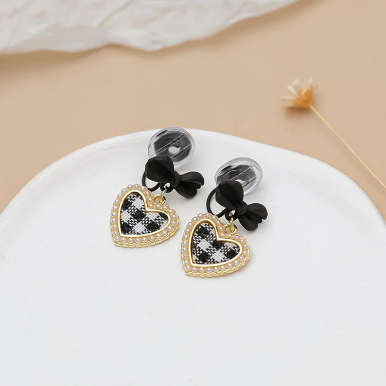 WENHQ New Arrival Black Bowknot Heart Stud Clip on Earring Luxury Fashion Gold Color Pearl Mosquito Coil Ear Charm Jewelry