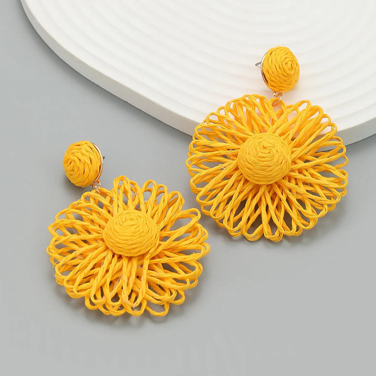 2023 New Fashion Hand-woven Flower Raffia Earrings for Women Boho Statement Summer Jewelry Festival Party Gifts Pendientes Mujer