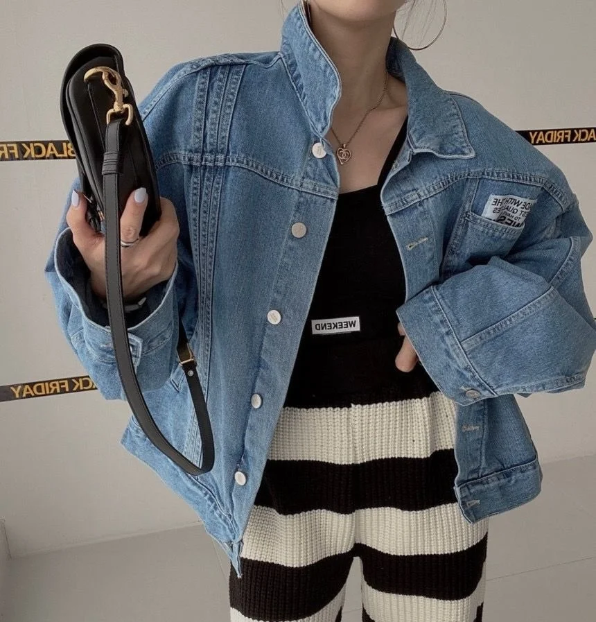 

Женская джинсовая куртка с эффектом потертости, новая дизайнерская осенняя куртка из денима в стиле пэчворк