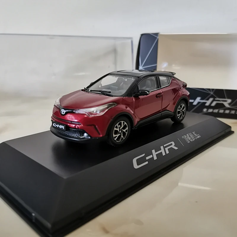Модель литая автомобиля TOYOTA модель внедорожника 1/43 коллекция внедорожников для