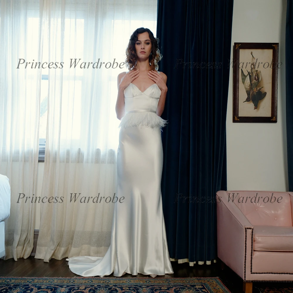 

Robe De Mariée Simple Ivory Satin Wedding Dresses Feather Mermaid Bridal Gowns V Neck Sleeveless Backless Abito Da Sposa