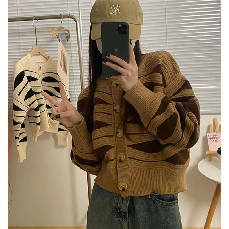 

Korean Version Of The Short Sweater Women 2023 College Style Drop Shoulder V-Neck Collision Color Striped Knitted Sweater