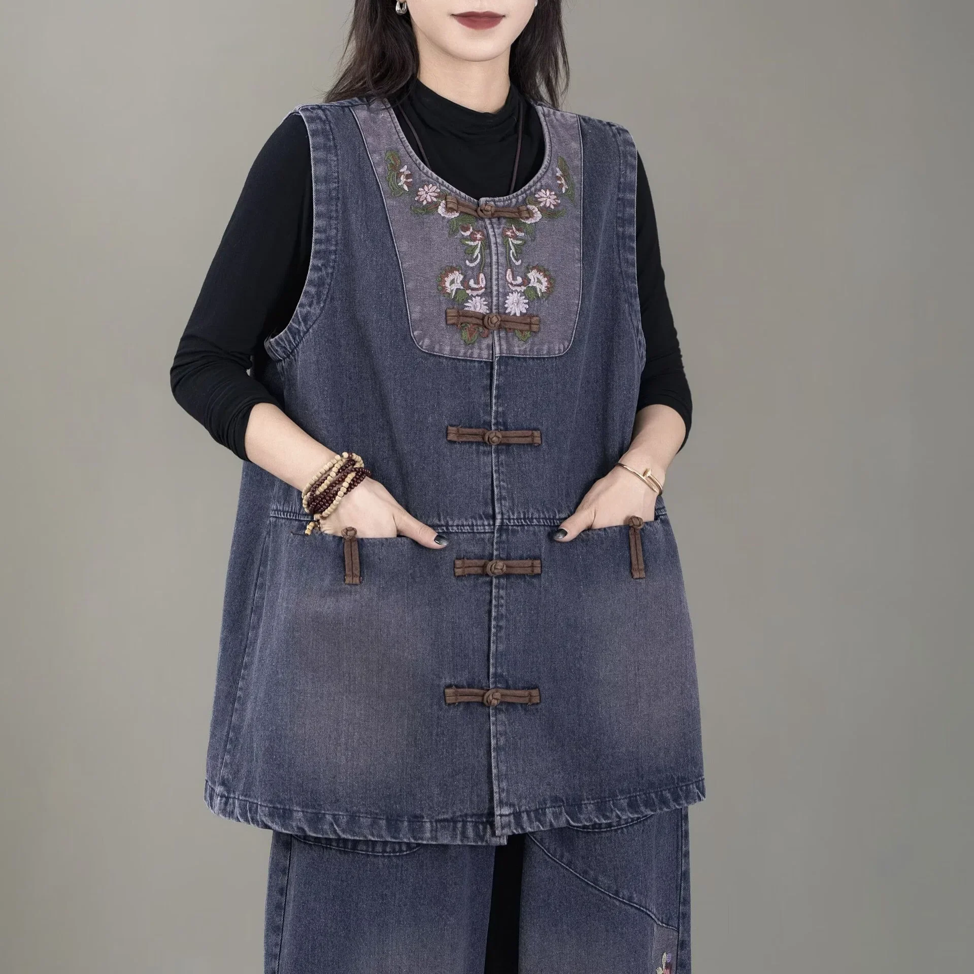 Жилет средней длины новинка осени 2024 джинсовая вышивка универсальное женское