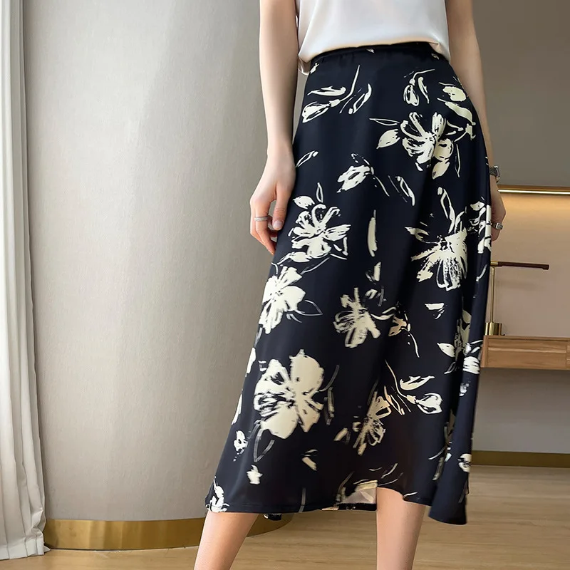 

2023 Summer New Fashion Acetic Acid Satin Black and White Print Halfskirt Versatile Version Over Knee A-line Skirt Women