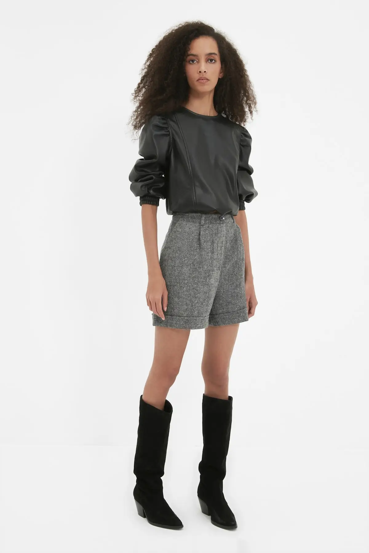 

Trendyol Embroidered Shorts & Bermuda TWOAW22SR0027