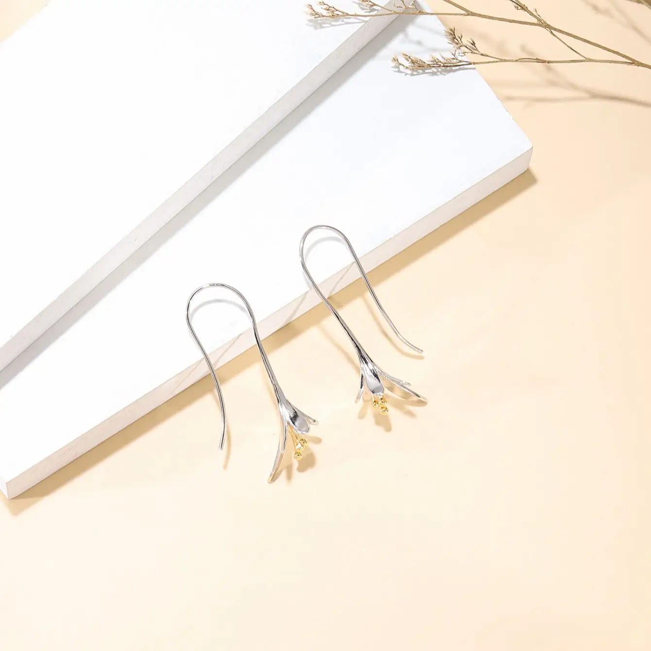 

Fashion Hook Type Earrings Flower Shape Silver Plated Women'S Gift