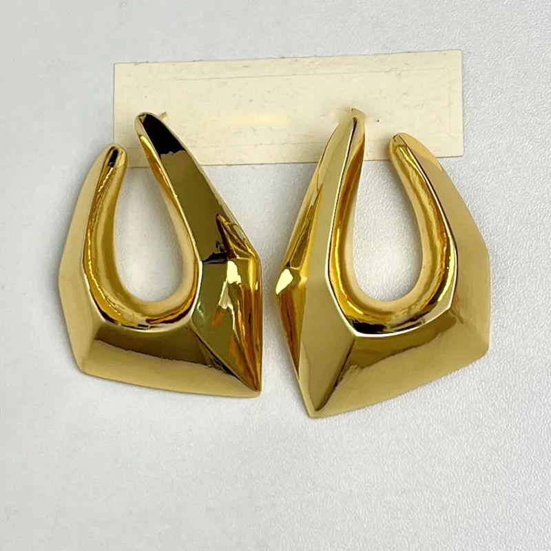 Полевая тяга полная нерегулярных шпилек преувеличенные атмосферные серьги