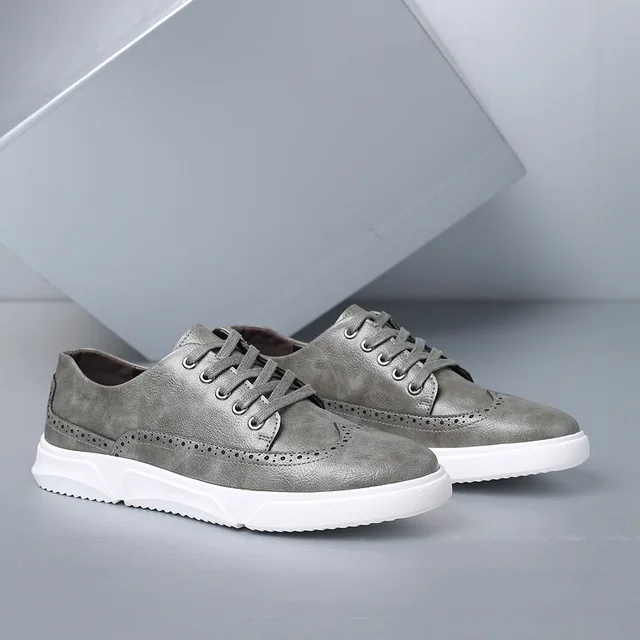 Men Brogue Shoes Fashion Leather Board Shoe Breathable Autumn Comfortable Casual Shoes Outdoor Male Sneakers Tenis Masculino 4