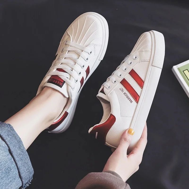 Кроссовки женские из ПУ кожи Вулканизированная подошва Классическая