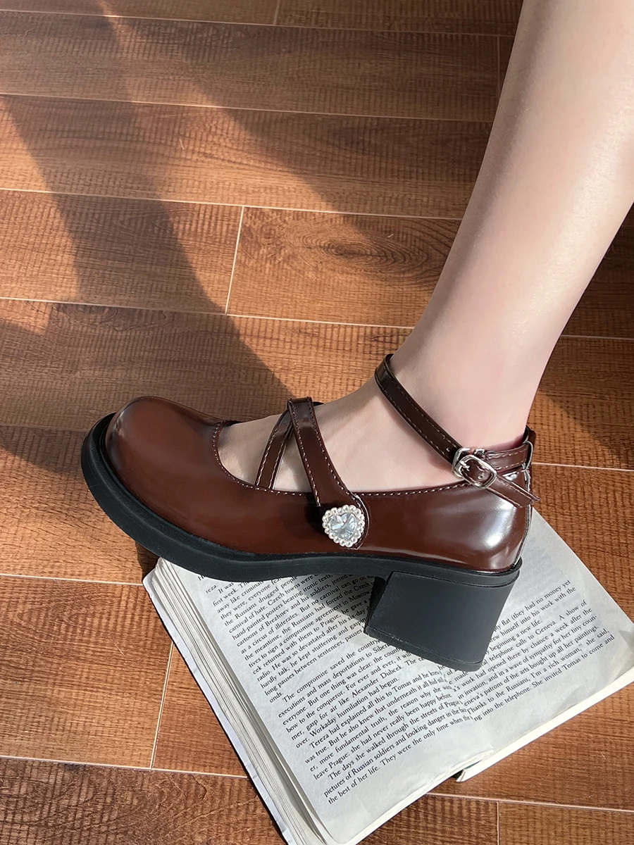 

Туфли Мэри Джейн на толстом каблуке, туфли в стиле ретро, Лолита, с пряжкой в форме сердца, кожаные японские сандалии JK для колледжа для девушек