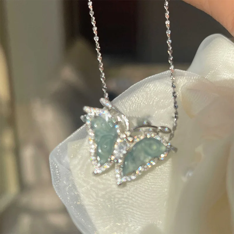 Женское колье с подвеской-бабочкой