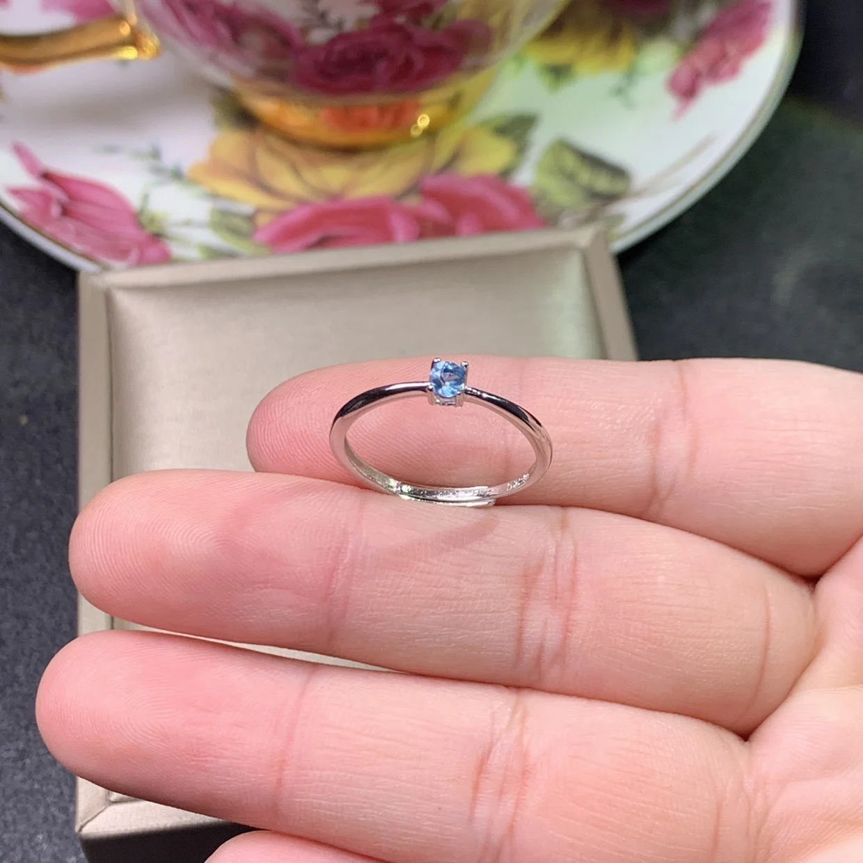 Специальное предложение с фабрики кольцо из натурального швейцарского синего