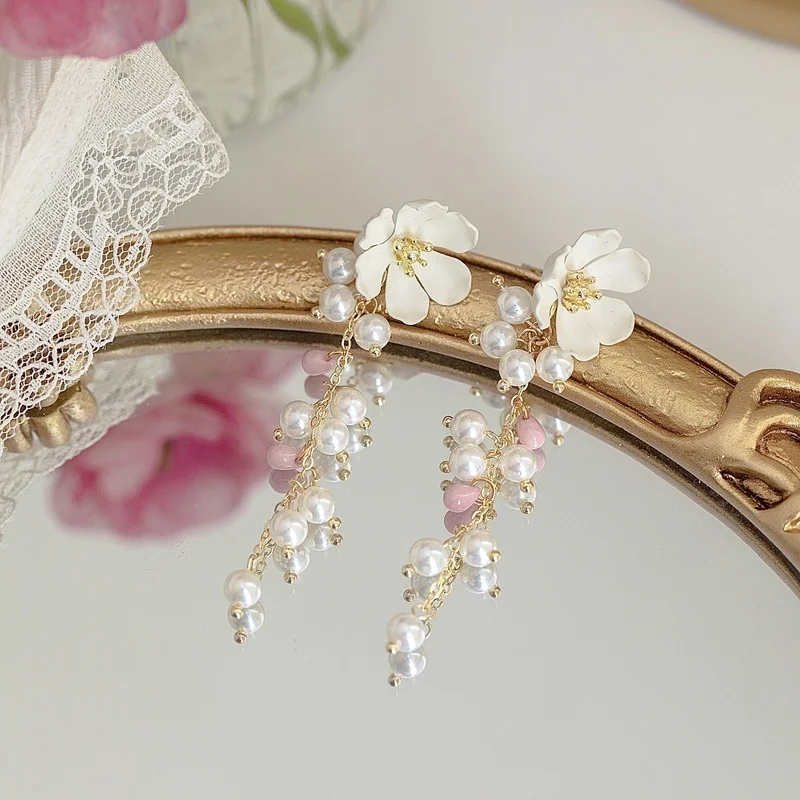 

Minar Textured Simulated Pearl Flowers Statement Drop Earrings for Women White Color Floral Petal Long Tassel Earring Brincos