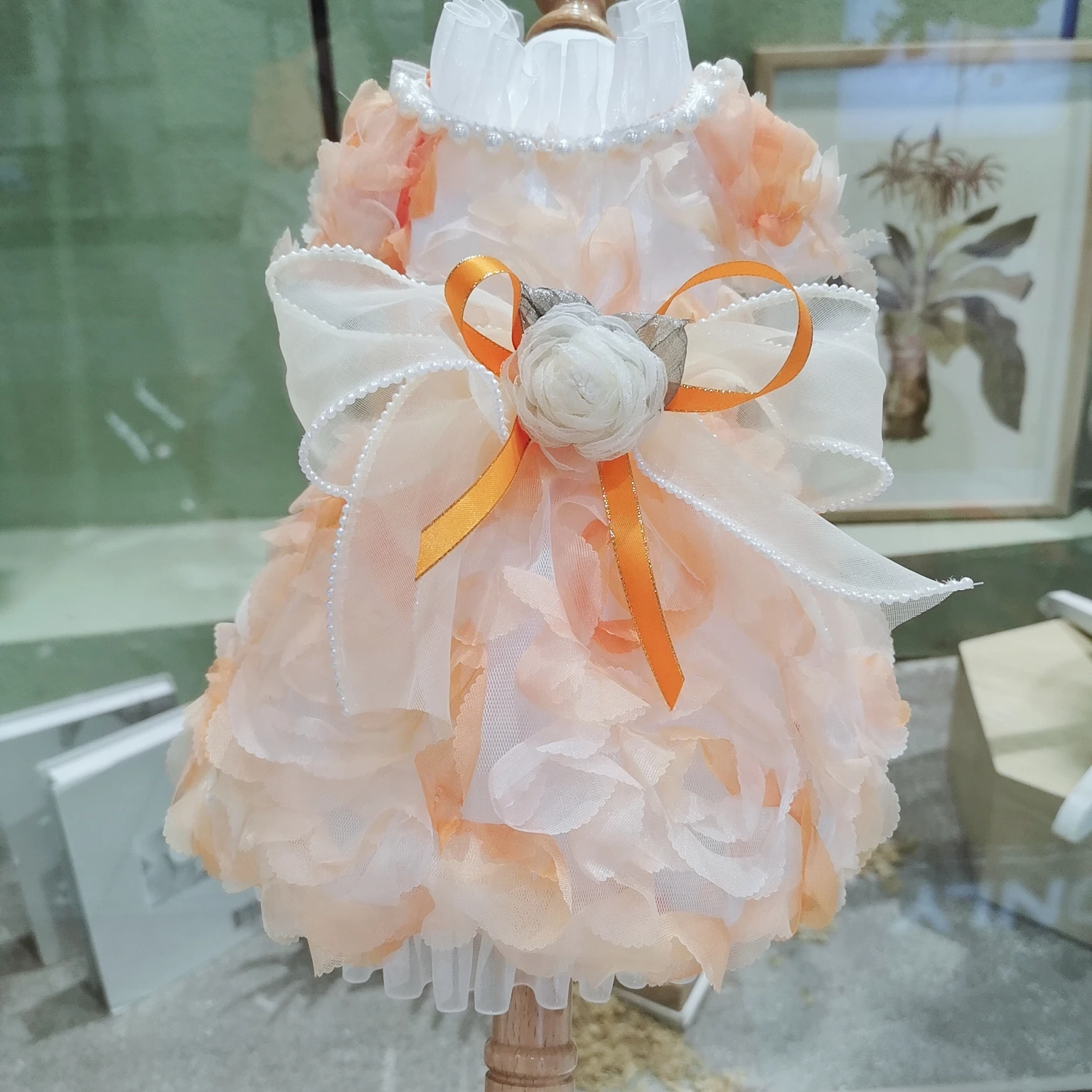 Модные роскошные одежды для собак ручной работы с кружевом, цветами, жемчугом и бантом принцессы платье для маленьких и средних щенков чихуахуа юбки пальто.