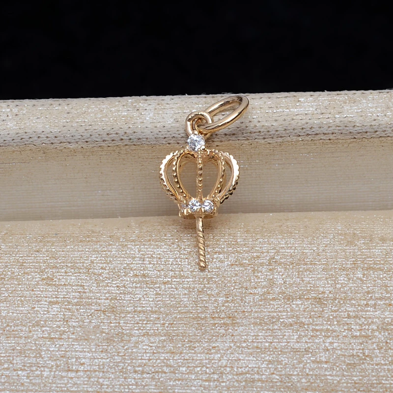 Рисунок 2 - Подвеска из 18-каратного желтого золота Crown AU750