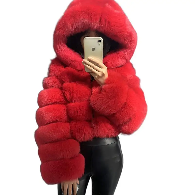 Модная короткая стильная женская зимняя укороченная куртка с капюшоном из