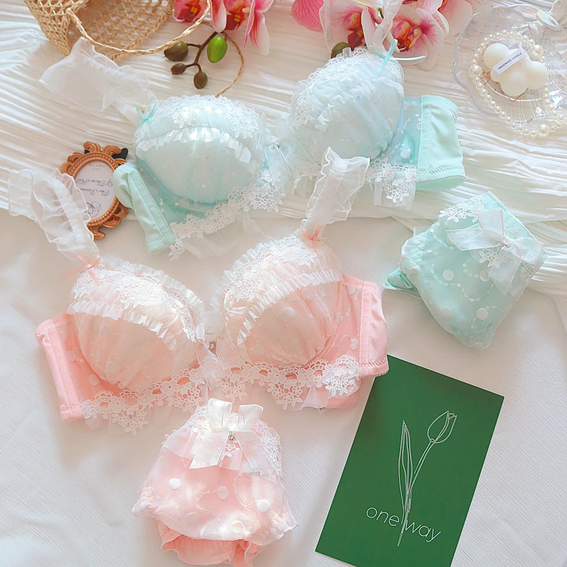 Комплект женского кружевного нижнего белья с чашками пуш-ап и блестками