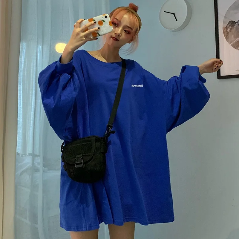 Женская футболка с длинным рукавом круглым вырезом и буквенным принтом