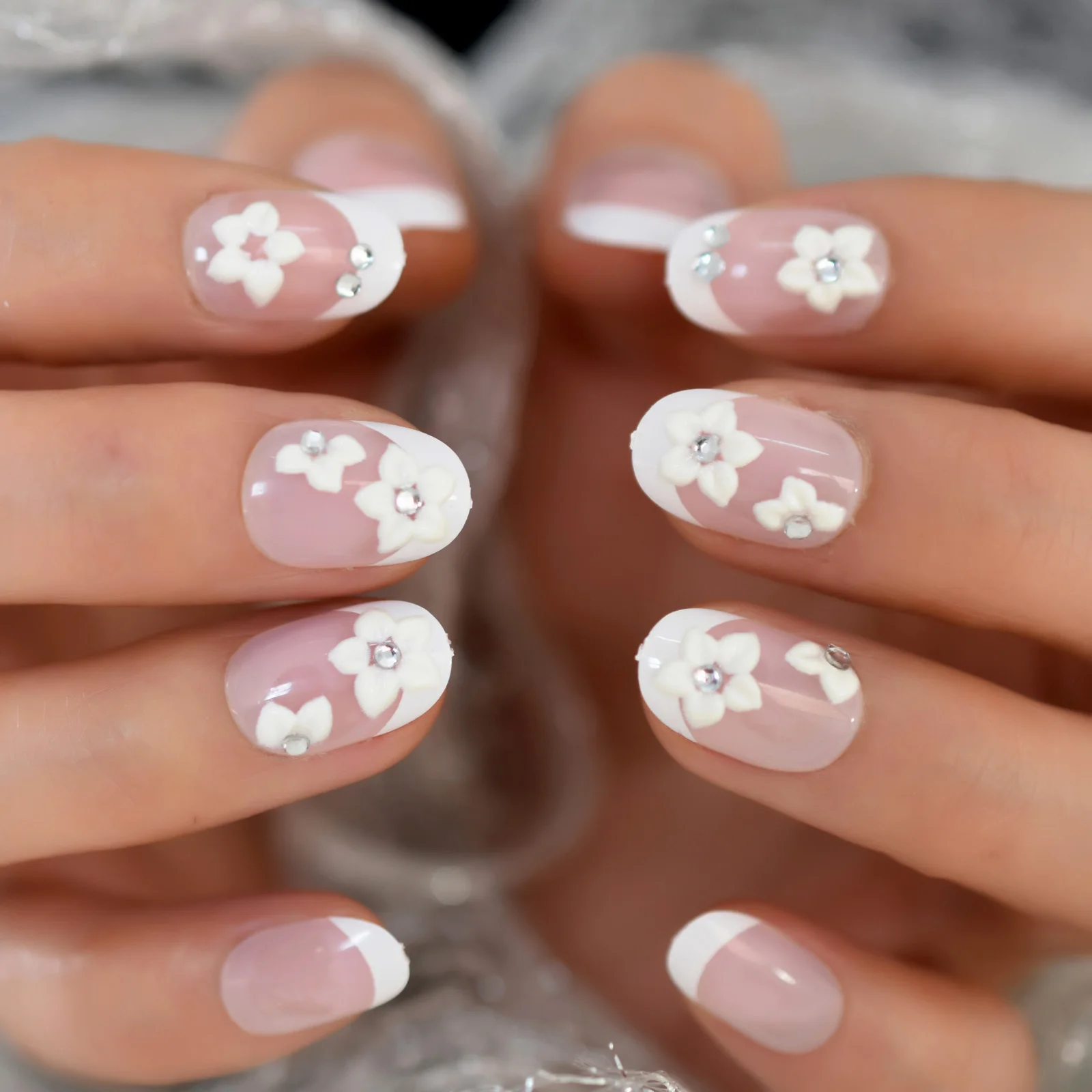 

French White Flowers Press on Nails Short Oval Wedding Date Gel Diamond Romantic Spring Summer Fabulous Faux Ongles Art Design