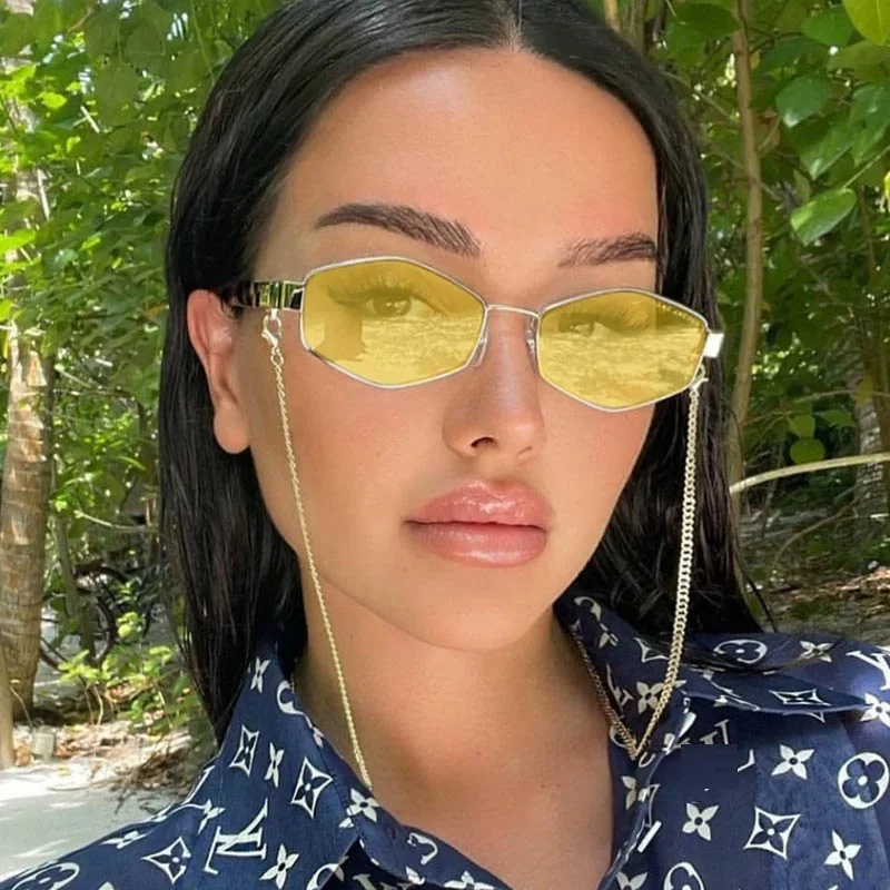 

Small Square Sun Glasses With Chain for Women Men Metal Rhombus Shades Female Vintag Glasses Street Shot Trendy Sunglasses Male