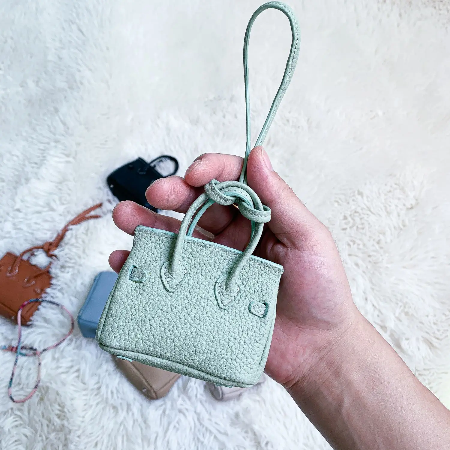 

Famous Designer Genuine Leather Handbag Shape Hanger Keychain Pendant Decoration For Ladies Bag Charm Accessories Ornament Gifts