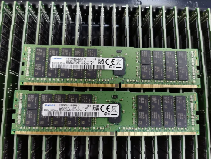 

For Samsung M393A4K40CB1-CRC0Q 32G 2RX4 PC4-2400T DDR4 server memory