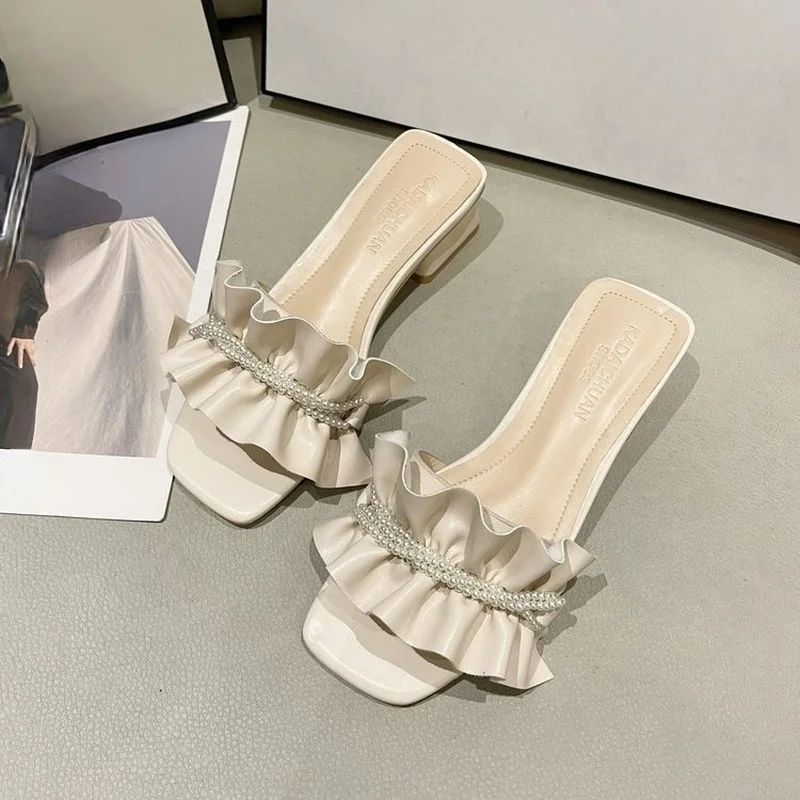 

Сандалии женские на массивном каблуке, брендовые элегантные мягкие однотонные босоножки с оборками, жемчужинами и бусинами, обувь для вече...