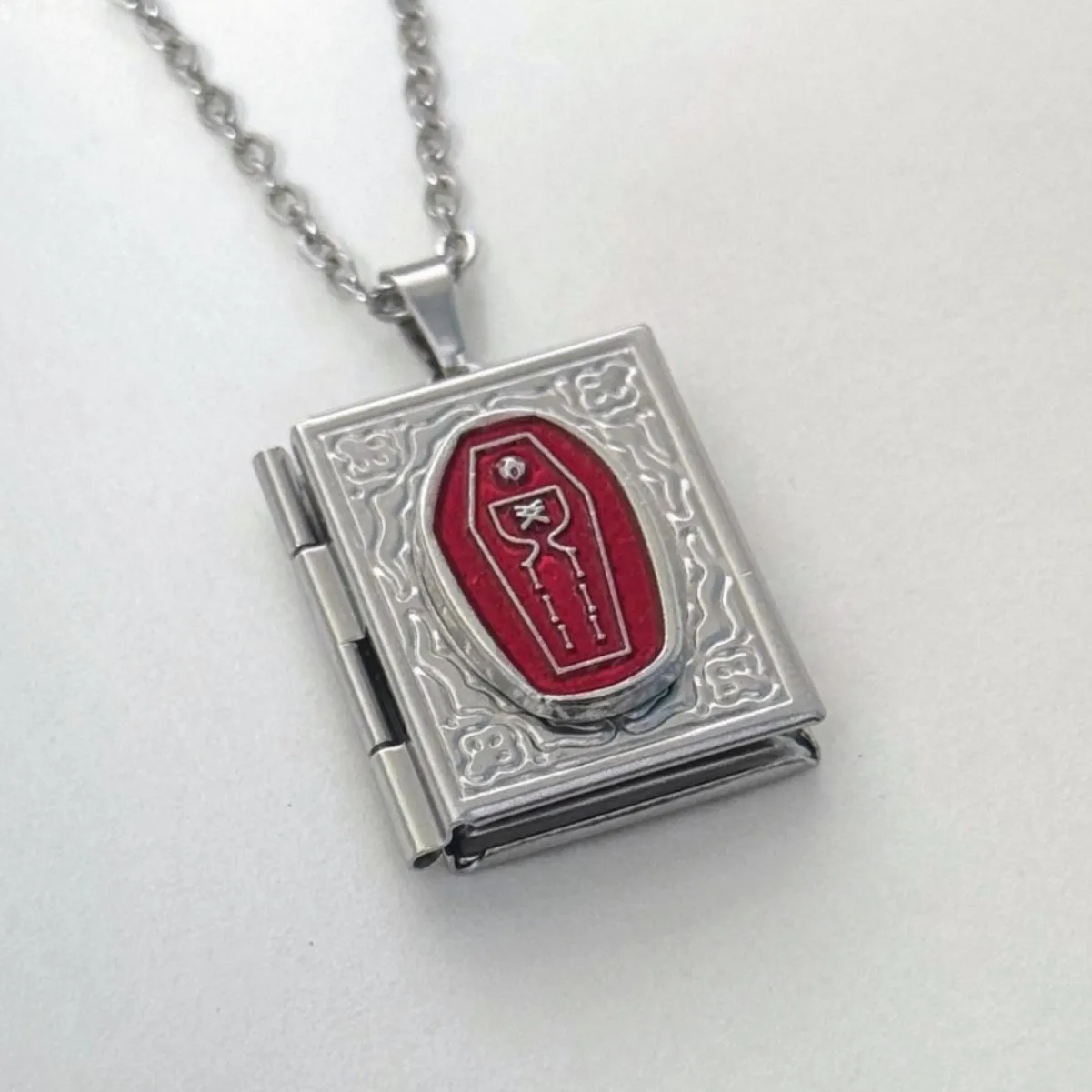 Готическое ожерелье с черепом в ассортименте