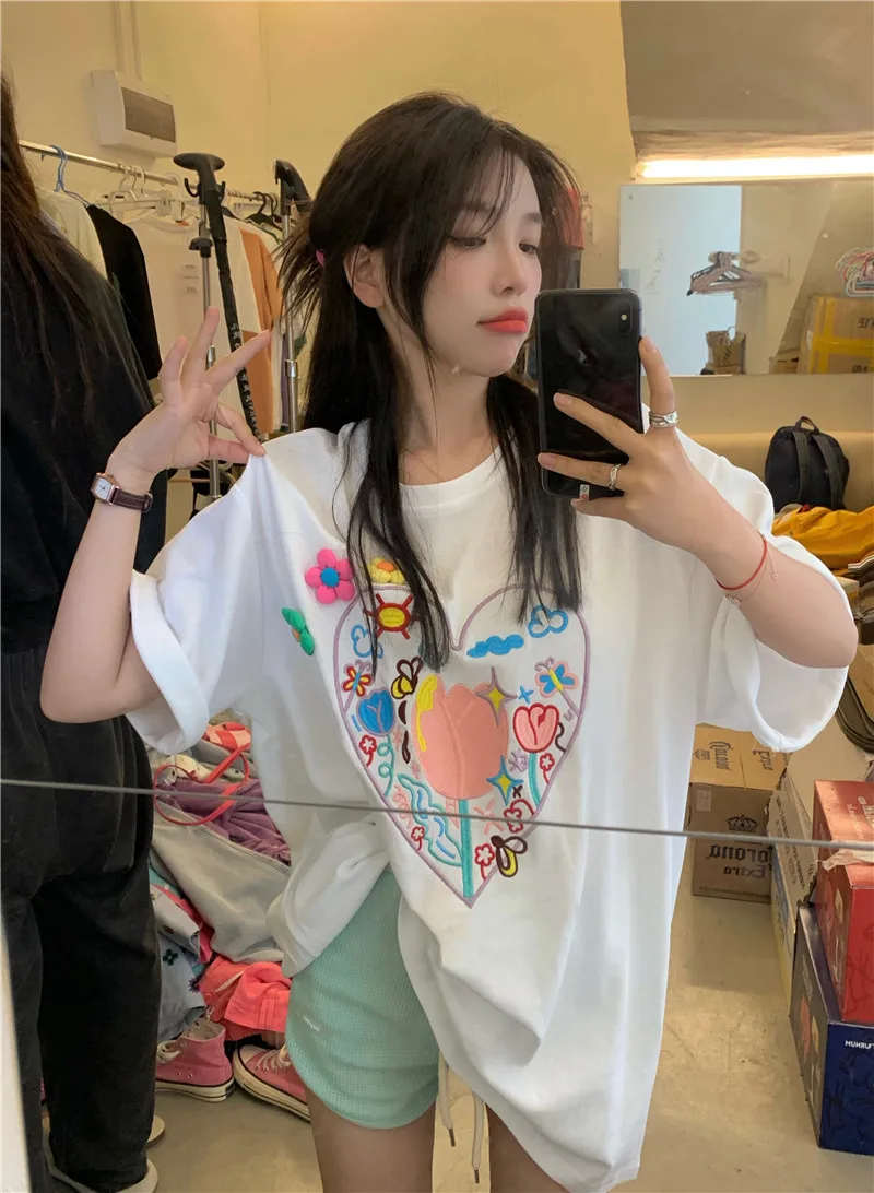 

2022 Summer New Korean Style Sweet Age-reducing Love Embroidery Three-dimensional Flowers Loose Cute Casual T-shirt