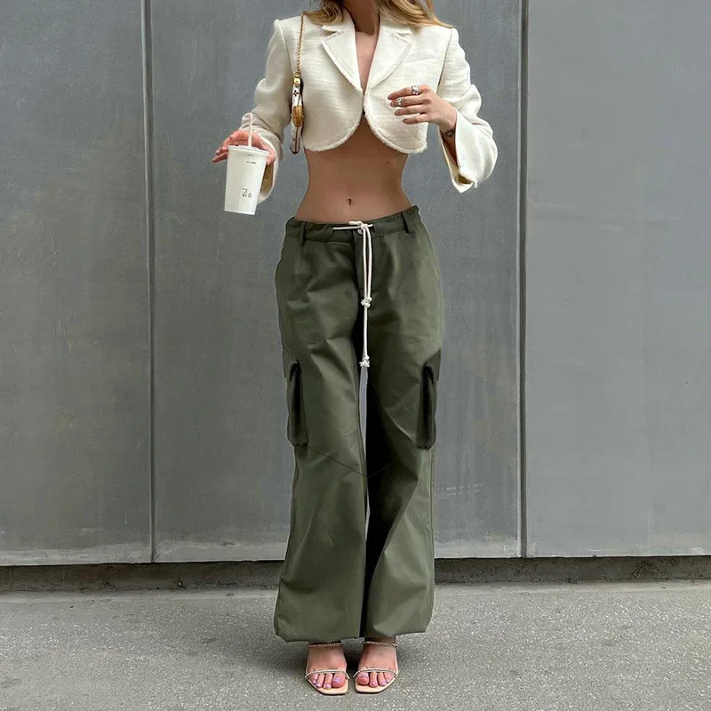 

Брюки-карго женские свободные однотонные на шнуровке с карманами и высокой талией