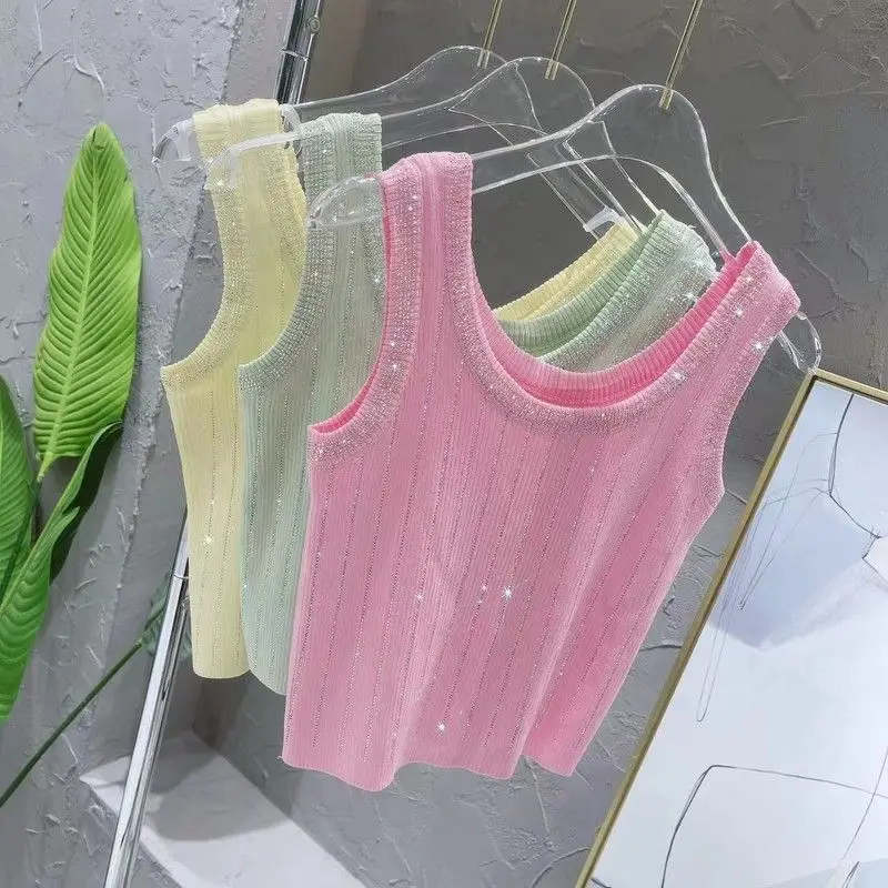 Майка женская трикотажная блестящая жилет с вертикальными полосками и стразами