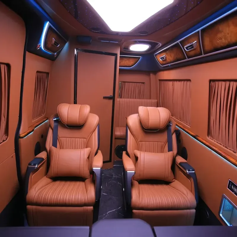 Фото Комплект для переоборудования салона Dingkong Sprinter VIP: кожаные сиденья капитана цвета тан с потолком «звездное небо» и атмосферной подсветкой. |   Индивидуальное производство по заказу (OEM) №1