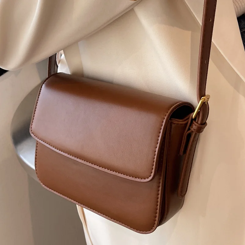 

This year's popular small bag women's bag 2021 new fashion autumn and winter messenger bag high sense single shoulder armpit