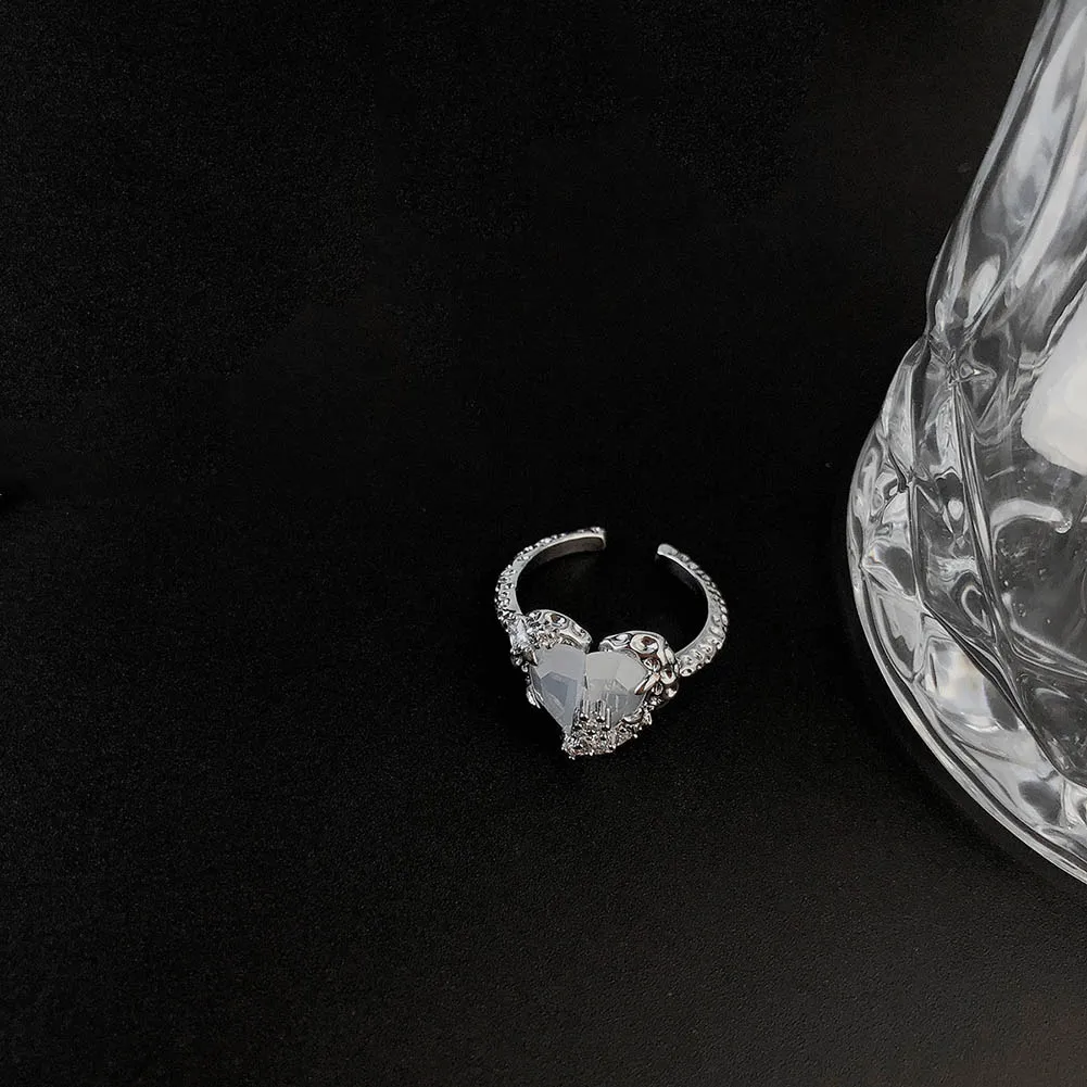 

Silver Color Crystal Love Heart-shaped Creative Irregular Rings Woman Fashion Glamour Banquet Engagement Ring Birthday Gift 2022