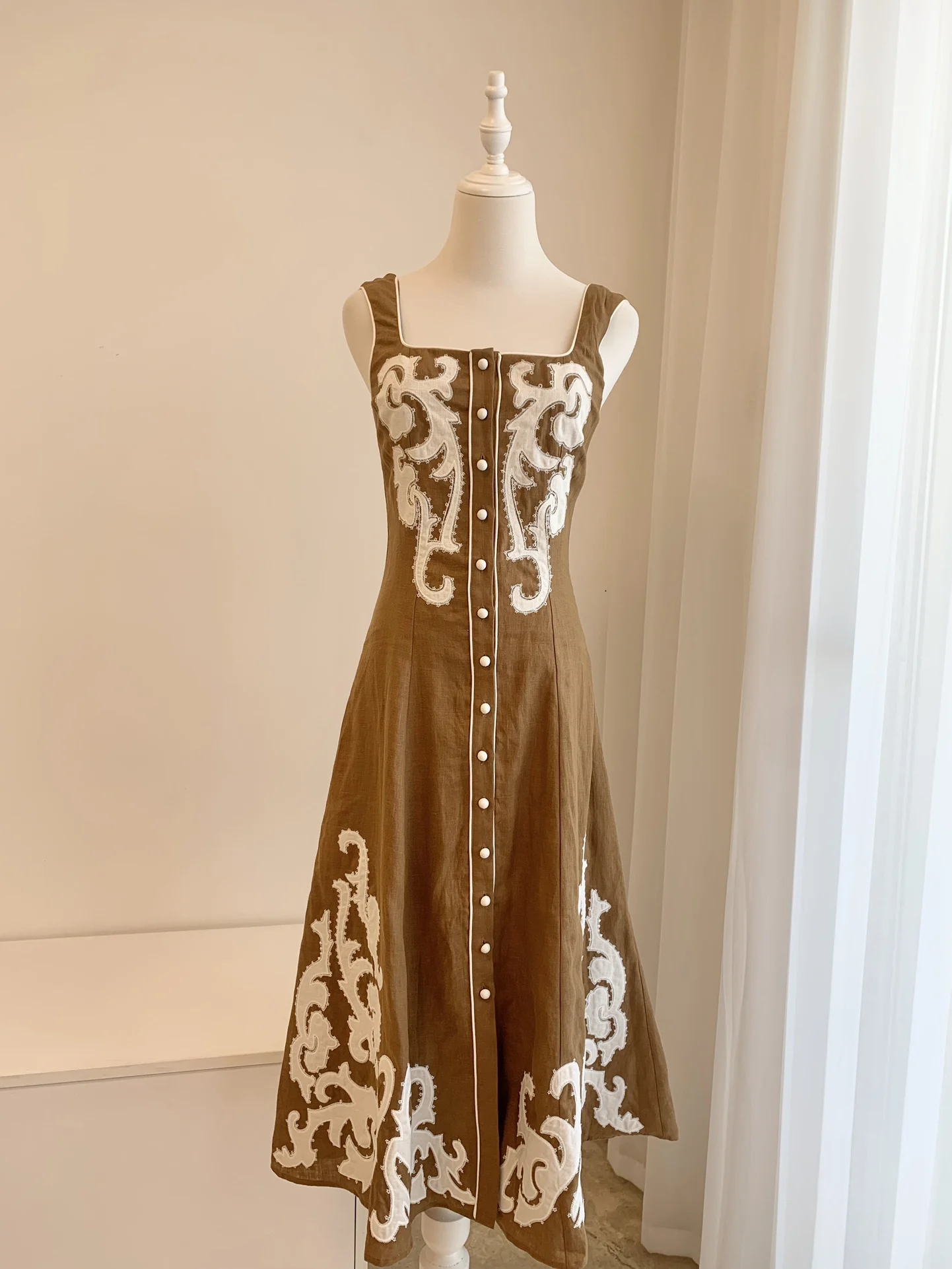 

Lady Vintage Tank Dress Sleeveless Khaki Front Button fashion midi dress