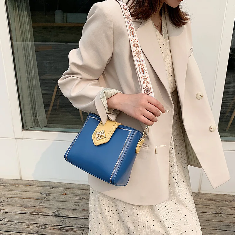Fashion Women Bucket Bag Small Crossbody Bags 2022 Summer Wide Strap Ladies Messenger Bag Lady Travel Handbags Bolsa Feminina