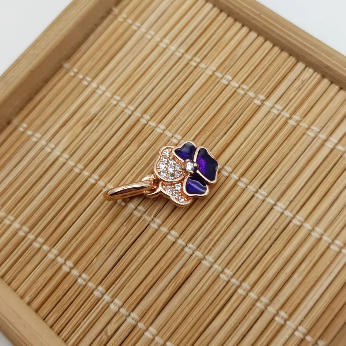 

2022 Summer Jewelry High Quality Charm Rose Purple Enamel Pansy Pendant