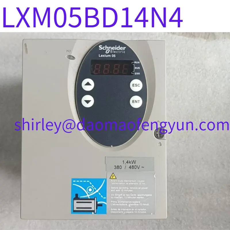 Бывший в употреблении сервопривод LXM05BD14N4 1.4KW Быстрая доставка
