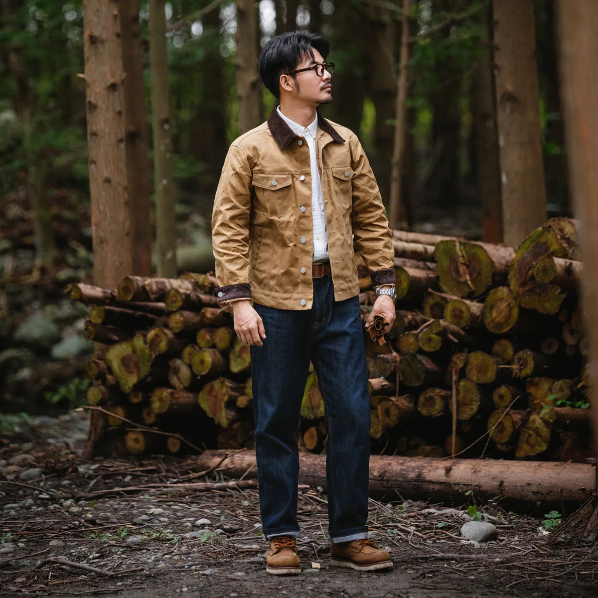 Оральды секс кезінде конвульсиялық оргазмды көрсететін порно видеолар Exxxtrasmall сайтынан бейне