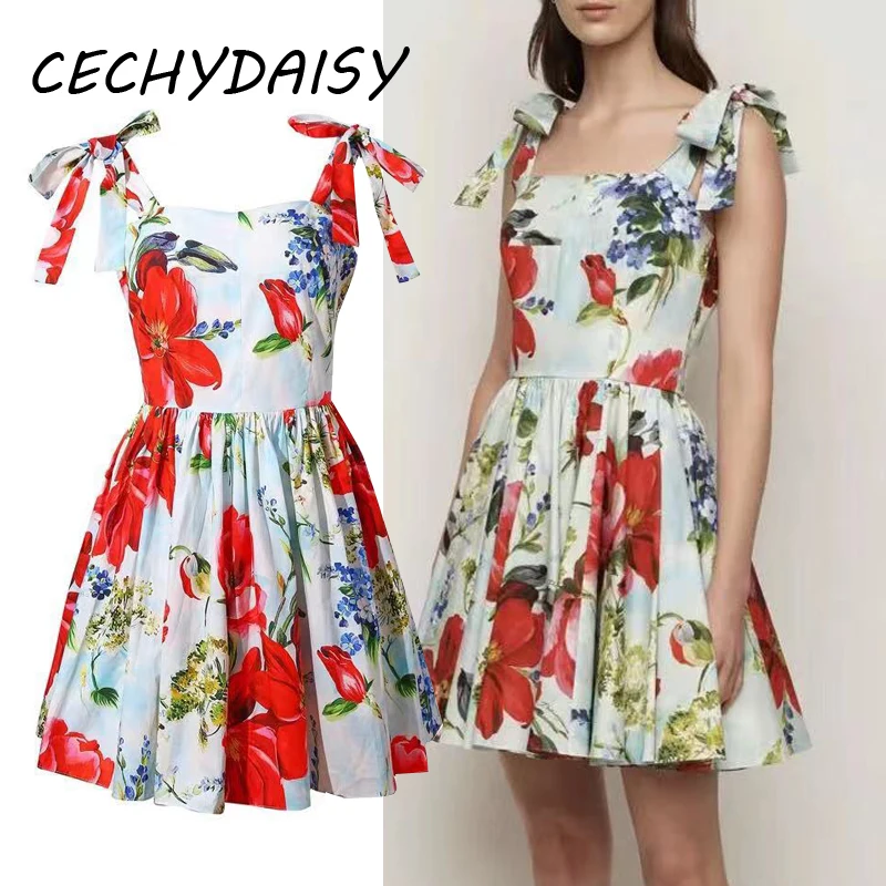 Женское платье-трапеция на бретельках с цветочным принтом |