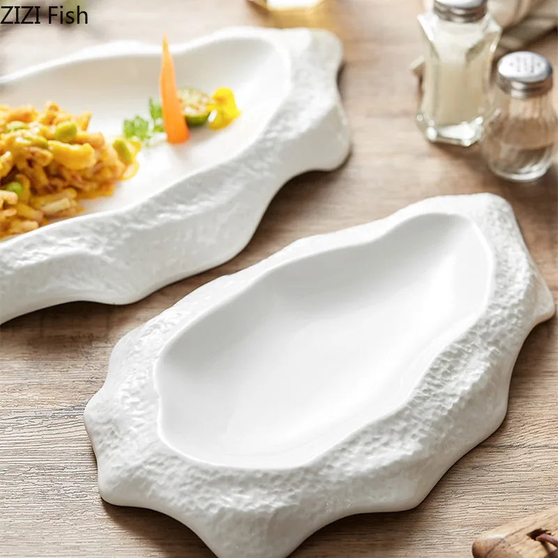 Керамическая тарелка неправильной формы десертная креативная белая посуда для