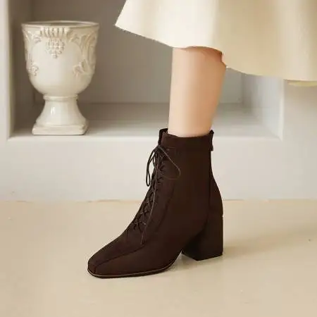 

Женские ботинки на толстом каблуке, большие размеры