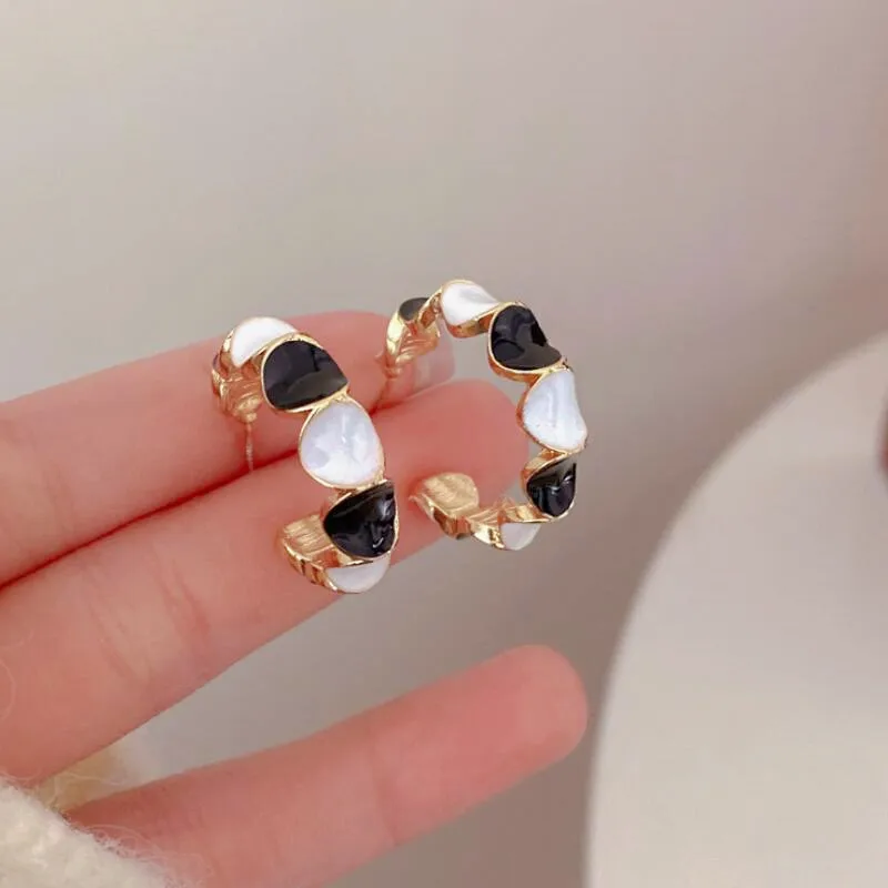 

Fashion Joker Black White Round Women Hoop Earrings For Girls Hot Student Gifts Korean Hip Hop Drop Earrings Party Jewelry