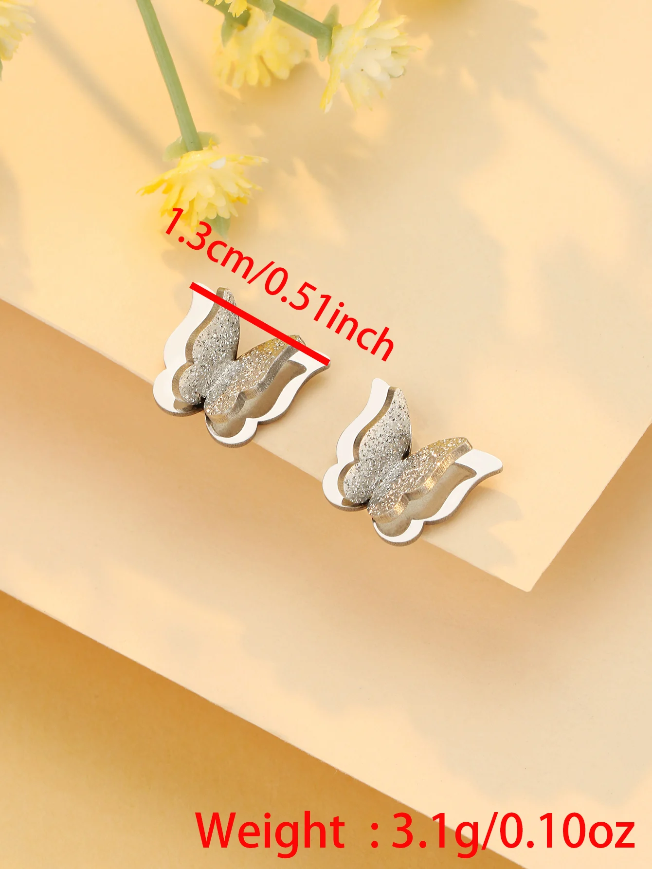 1 пара серебряных изысканных двухслойных матовых серег-гвоздиков с бабочками для