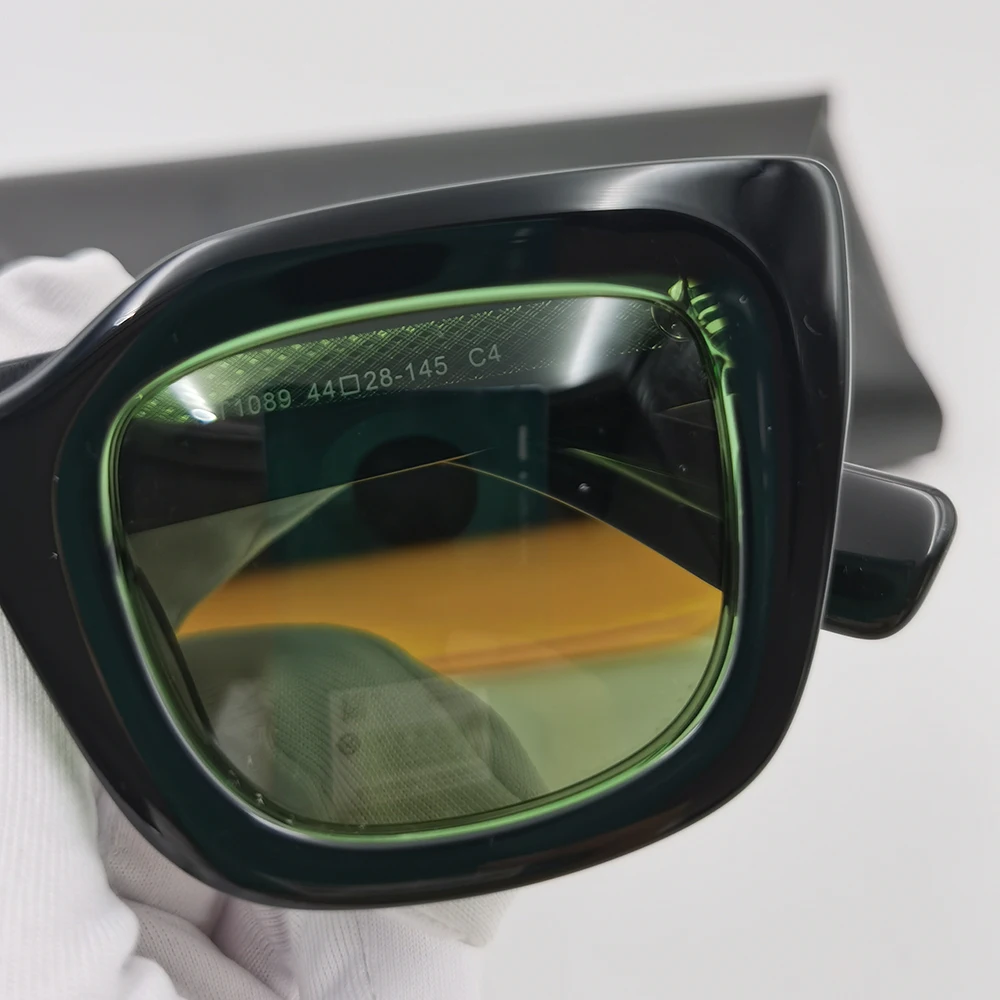 Женские солнцезащитные очки в винтажном стиле