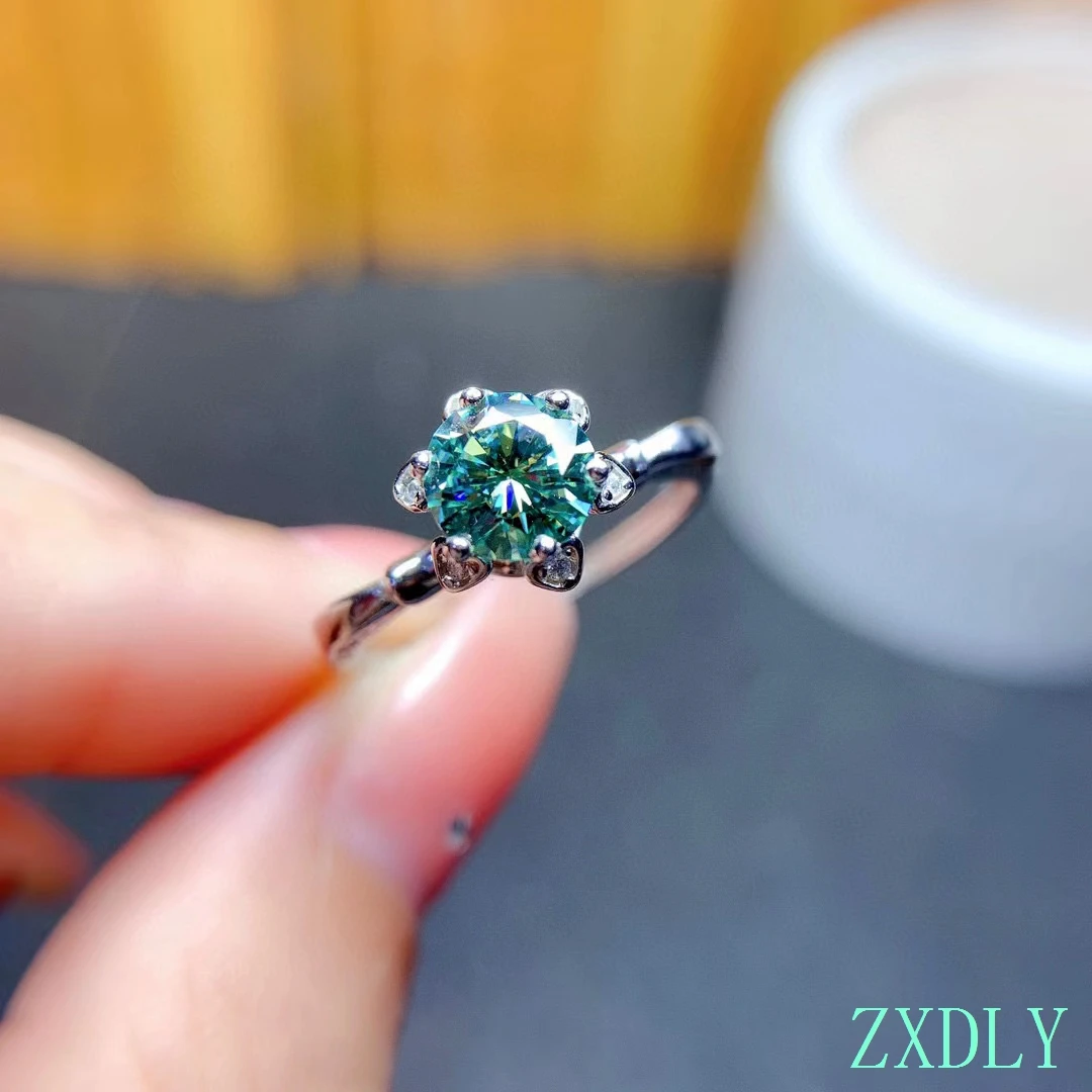 Женское серебряное кольцо с муассанитом из серебра 925 пробы разноцветным