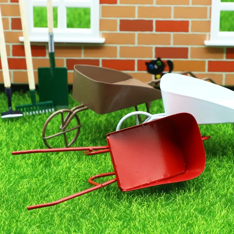 Миниатюрный металлический прицеп для сада